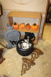 lot 72 image: Halloween dcor with small shelf