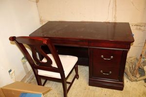 lot 66 image: Cherry wood color office desk and chair with right side cabinet