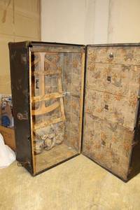 lot 79 image: Vintage travel truck