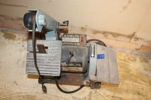 lot 132 image: Tools Delta 1 belt5 disc sander
