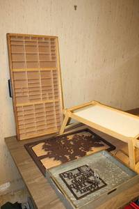 lot 152 image: Metal wall art, folding lap tray, and wooden trinket display board