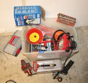 lot 158 image: Tools work light, vise clamp, tow hitch, vintage socket wrench set and more