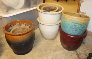 lot 162 image: Glazed flower pots