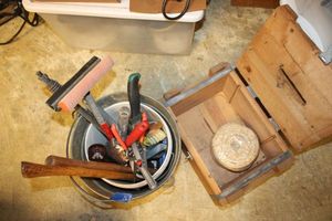 lot 164 image: Tools with wooden crate