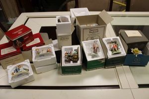 lot 108 image: Norman Rockwell figurines