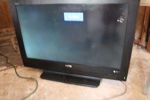 lot 104 image: TV