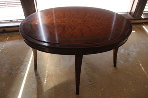 lot 111 image: Vintage small coffee or side oval table