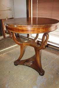 lot 112 image: Vintage round side table