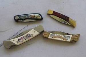 lot 35 image: lot of pocket knives