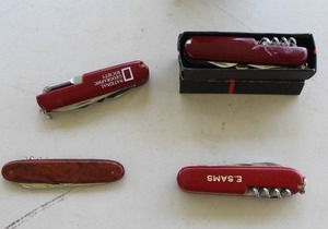 lot 37 image: lot of pocket knives
