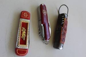 lot 40 image: lot of pocket knives