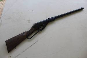 lot 89 image: Daisy lever action BB gun