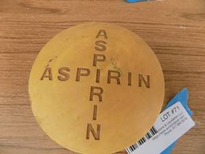 lot 71 image: Large Aspirin Divided container