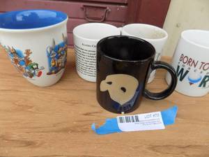 lot 72 image: Coffee mugs