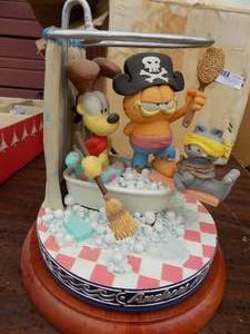 lot 20 image: Danbury Mint Sitting on the Dock  of the Bay SNA 1445 and First in series of  Garfield musical figurine