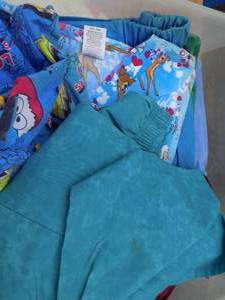 lot 45 image: Medical scrubs size medium