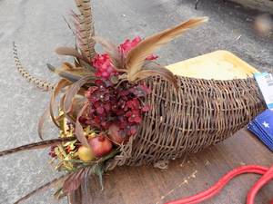 lot 34 image: Fall decorative Wicker Cornacopia