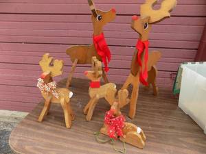 lot 94 image: Wooden 3D reindeer
