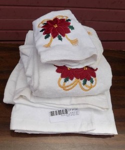 lot 105 image: Poinsettias towel sets