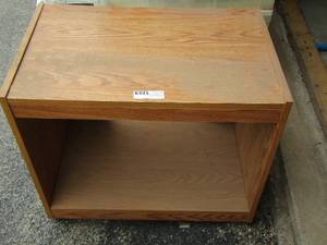 lot 19 image: Side table TV table  20 H X 25 X 16