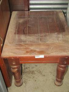 lot 25 image: Side table turned legs 22 X 24 X 29