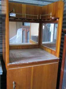 lot 1 image: Dry Bar with cabinet  H-62 X 20 W  X 25 D