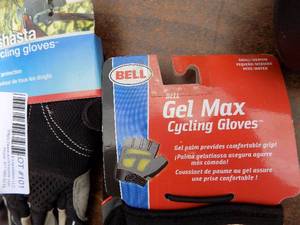 lot 101 image: Cycling gloves and bike seat