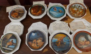 lot 24 image: Garfield decorative plates x 8 Dear Diary series Danbury Mint