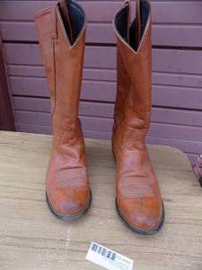 lot 107 image: Camel color TONY Lama boots size 6 .5