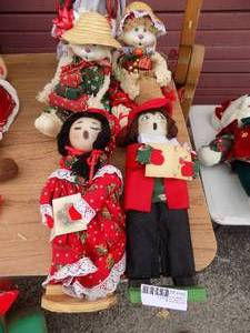 lot 110 image: Holiday carolers x 2, Holiday bears x  and christmas mouse