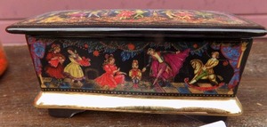 lot 129 image: Ardleigh Elliot & sons Porcelin music box Russian Nutcracker ballet Tchaikovsky