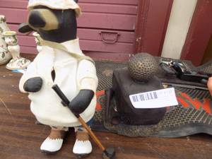 lot 132 image: Bear gofer and driver trinket box