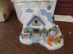 lot 49 image: Garfield Danbury Mint The Bed and BreakfastSN#A-7552