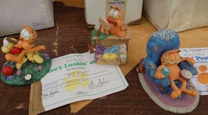 lot 151 image: SN AAP# COA Danbury mint Garfield figurines-  heres looking at you,  Easy rider ,Sittin pretty
