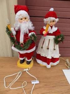 lot 136 image: Santa and Mrs. Claus