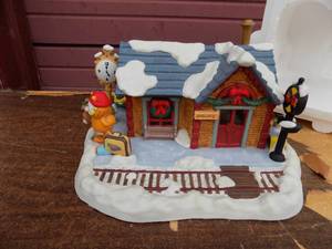 lot 141 image: Danbury Mint Garfields christmas village The railroad station