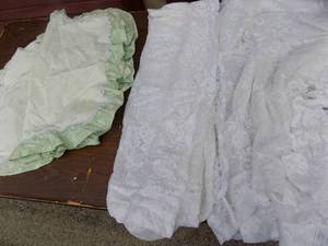 lot 148 image: Lace tablecloths x2  and placemats