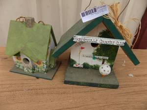 lot 169 image: Bird houses x 2