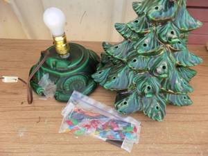 lot 52 image: Green ceramic christmas tree