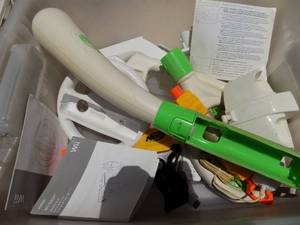 lot 185 image: WII ZAPPER, WII CONTROLLER PLUS