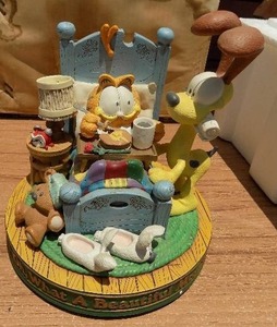 lot 187 image: Garfield musical figurine oh what a beautiful Morning