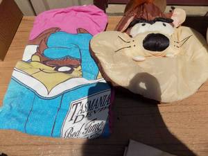 lot 194 image: Taz items