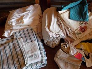 lot 214 image: Sheet sets QUEEN plus other linens