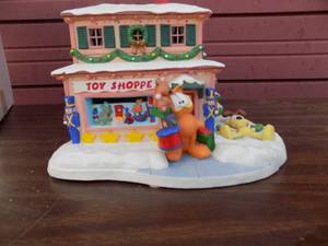 lot 231 image: GARFIELD CHRISTMAS VILLAGE -  THE TOY SHOP   DANBURY MINT  COA