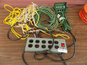 lot 232 image: ELECTRIC CORDS, ROPE, ELECTRIC OUTLET STRIP