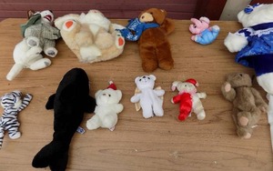 lot 239 image: STUFFED ANIMALS - BEARS, WHALE, RABBIT, TIGER, DOG