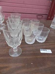 lot 243 image: GLASSWARE - SET OF 6  HI-BALL    SET OF 4 GOBLETS