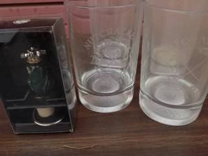 lot 246 image: SET OF 4 GLASSES WITH 3D GOLFBALL IN BOTTOM OF GLASSES  & GOLF BAG WINE STOPPER