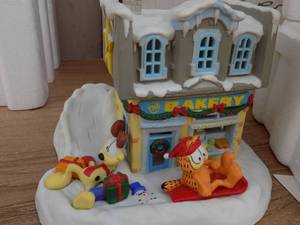 lot 244 image: GARFIELD CHRISTMAS VILLAGE -  THE BAKERY   DANBURY MINT  COA