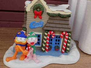lot 250 image: GARFIELD CHRISTMAS VILLAGE -  THE CANDY SHOP   DANBURY MINT